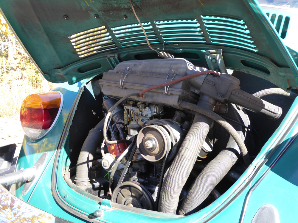 1303 Super Beetle engine is a bit dusty