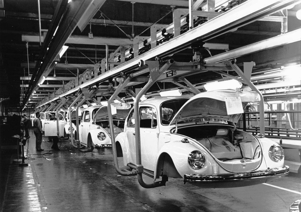 VW 1303 body on the fitting out and trim line