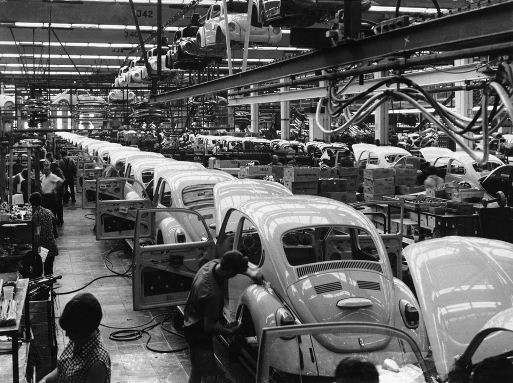 1971 Beetle Production starts up