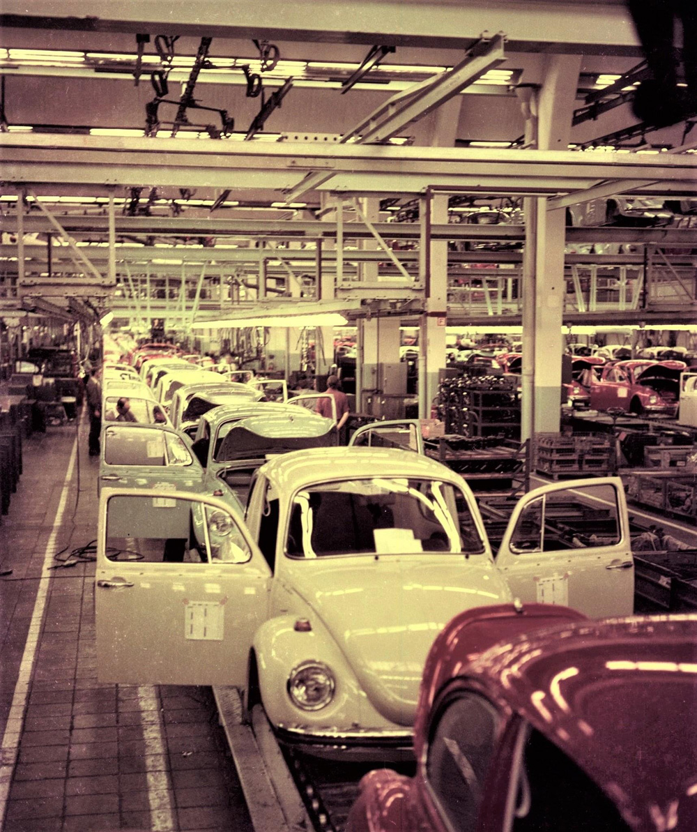 Super Beetles as far as you can see on the Wolfsburg assembly line