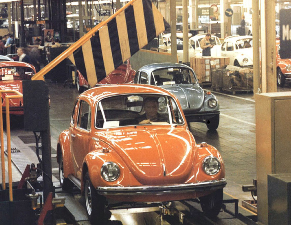 1303 Sports Bug in yellow or blue