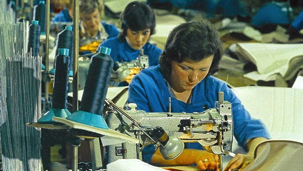 1971 Super Beetle seat cover production